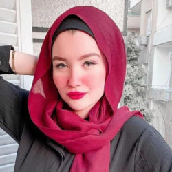 Haneen is a video content creator and a Student at the Faculty of Archeology at Cairo University.
She had nearly a million followers on TikTok, and the content she provides on her various social media accounts garnered 7.5 million likes.